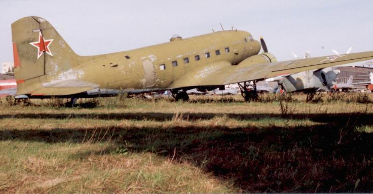 Lisunov_Li-2_Soviet_AF_Monino_1994.jpg