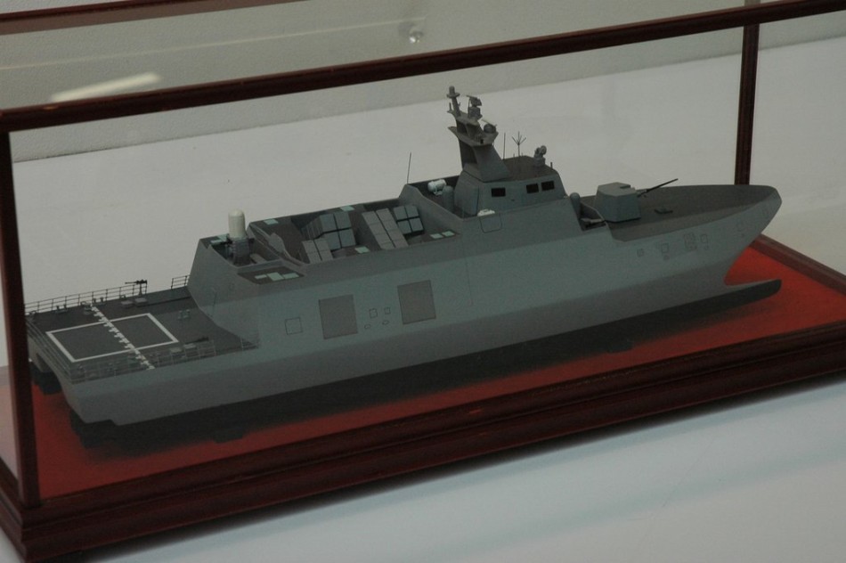 Hsun+Hai+(%E8%BF%85%E6%B5%B7,+%E2%80%9CSwift+Sea%E2%80%9D)+500-tonne+fast+attack+%E2%80%9Ccarrier+killer%E2%80%9D++Hsiung+Feng+II+(HF-2)+and+Hsiung+Feng+III+(HF-3)+anti-ship+missiles,+Repubic+of+China+(Taiwan)+navy+(1).jpg