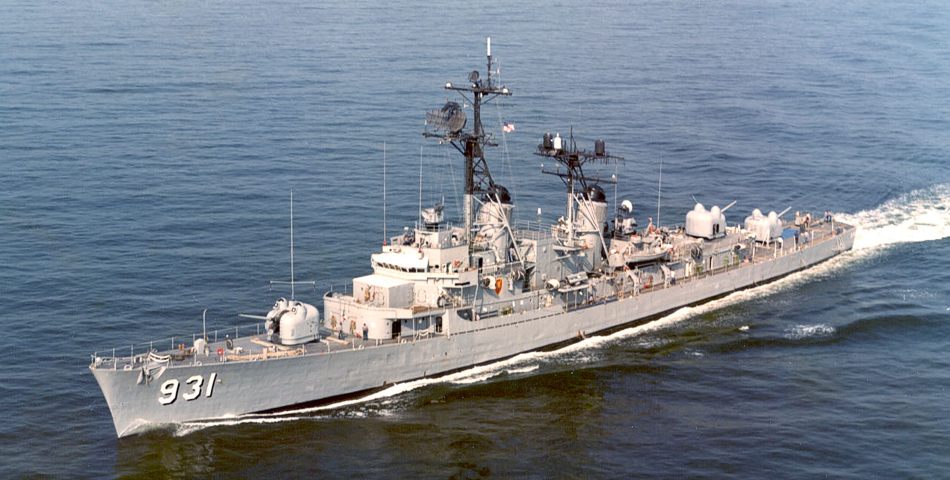 USS_Forrest_Sherman_%28DD-931%29_at_sea_c1978.jpg