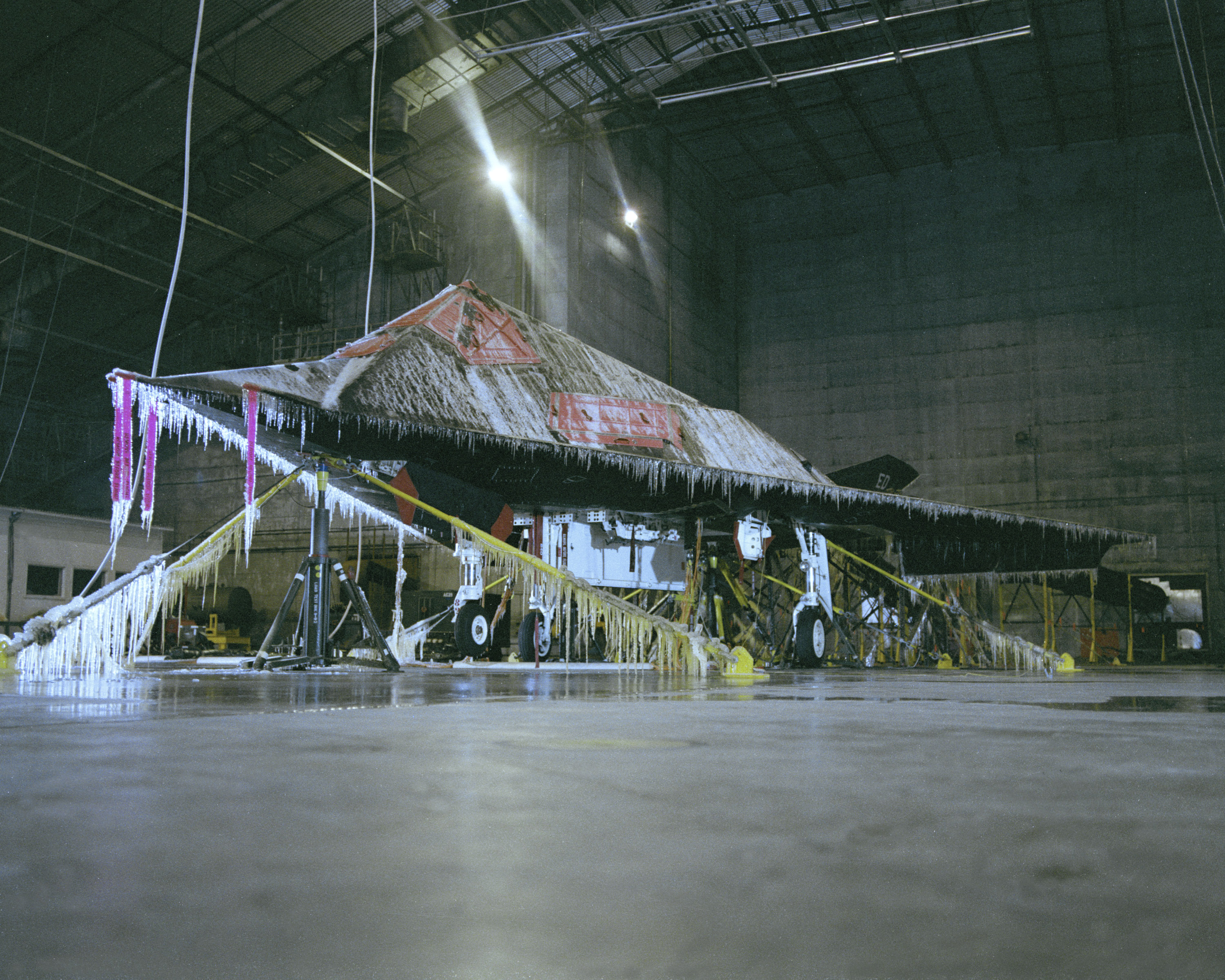 F-117_on_ice_at_McKinley_Climatic_Laboratory_022808-F-0000P-064.jpg