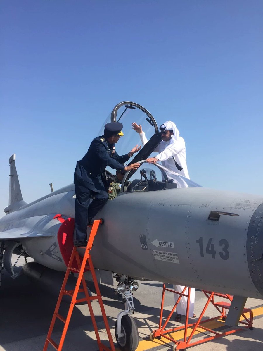 CbBTr1OWAAAA-5T.jpg