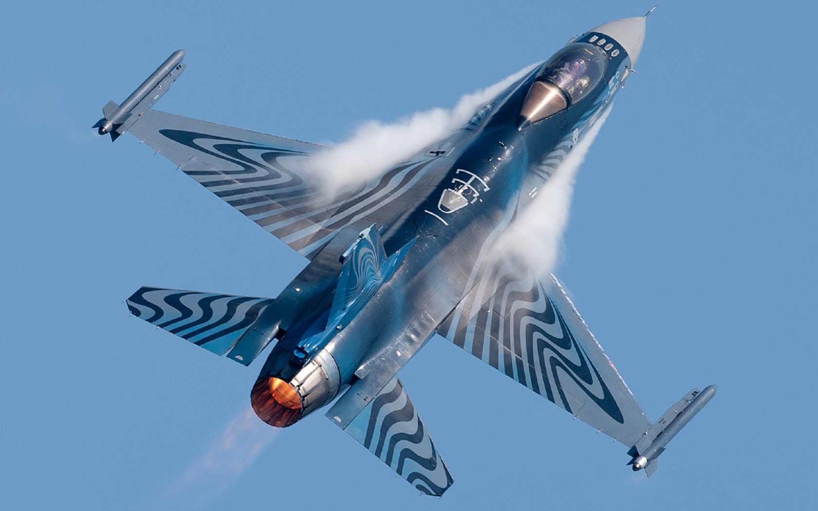 f_16_fighter_jets-1680x1050.jpg