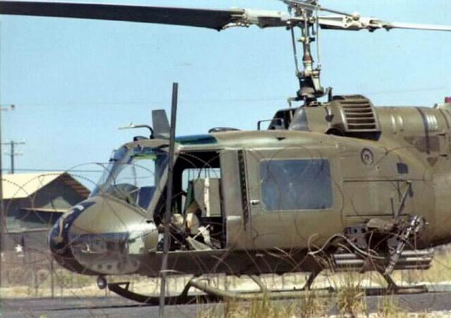 uh-1_gunship_m21_01.jpg