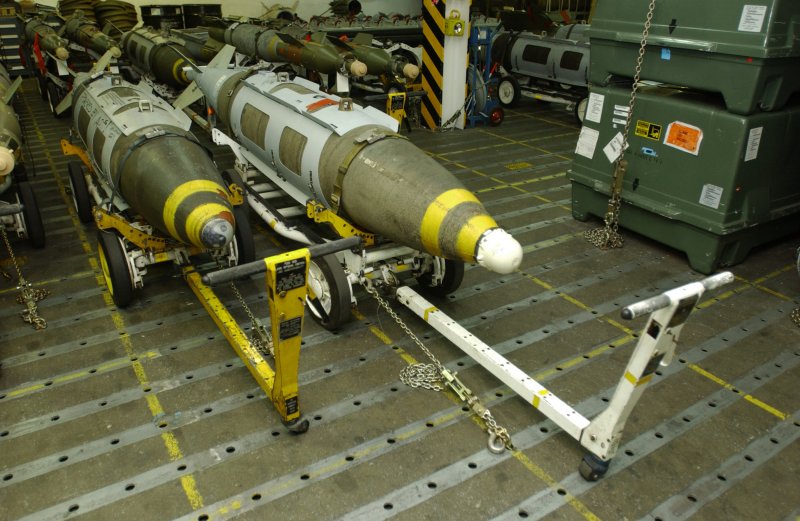 mk-84_jdam_020227-n-2722f-030.jpg