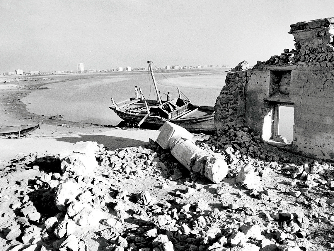 6-1982-al-khan-area-in-sharjah.jpg