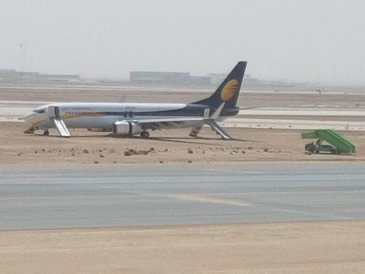 jet_airways_b738_vt-jfs_riyadh_180802_1.jpg