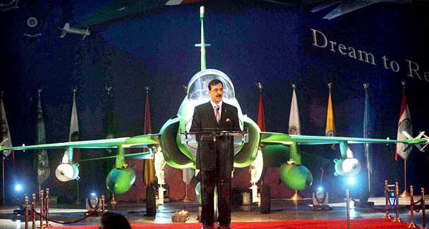 gilani-announcing-jf-17-pakistan-1230.jpg