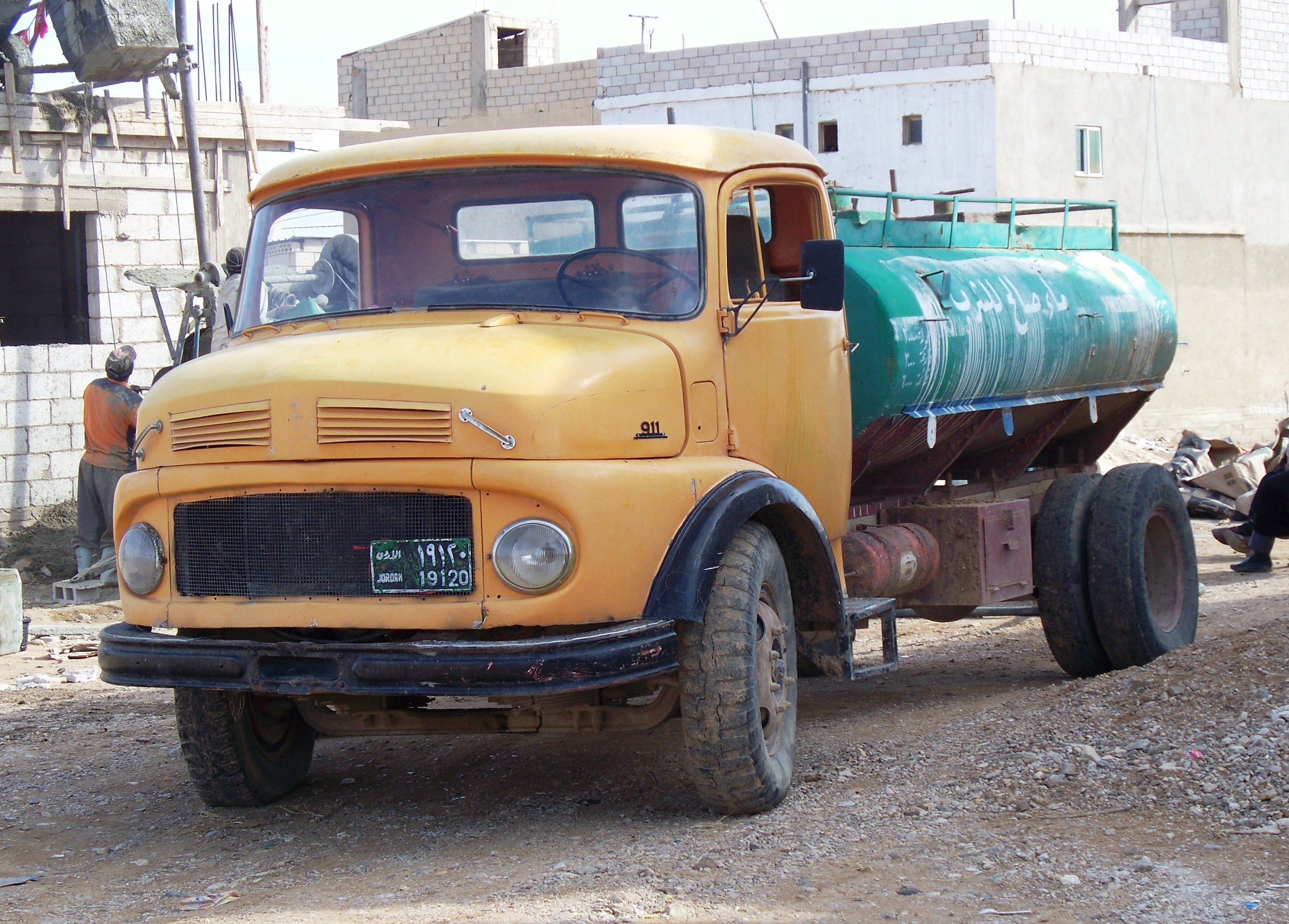 Mercedes_Benz_water_truck_in_Jordan.JPG