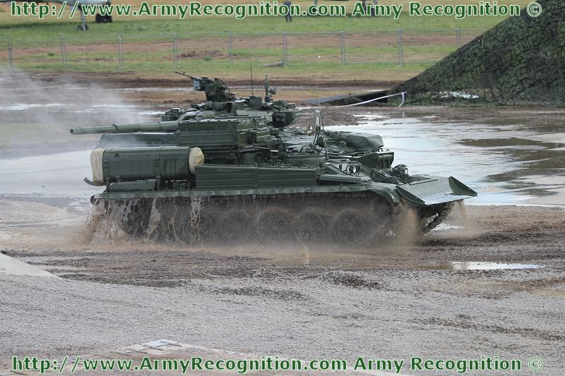 BREM-1_tracked_armoured_recovery_vehicle_Defence_Engineering_Technologies_exhibition_2012_Moscow_Russia_001.jpg