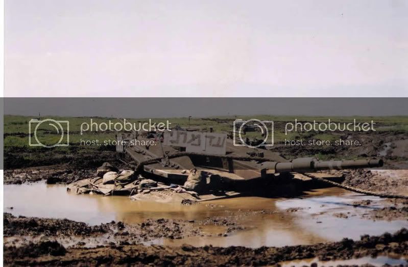 israeli_tank_in_mud.jpg