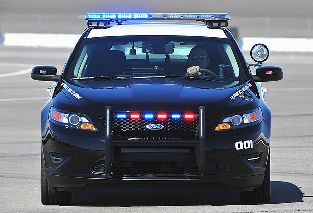 10_ford_intros_taurus_police_interceptor_000200.jpg