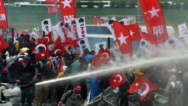 160716121436_turkish_protests_640x360_afp_nocredit.jpg