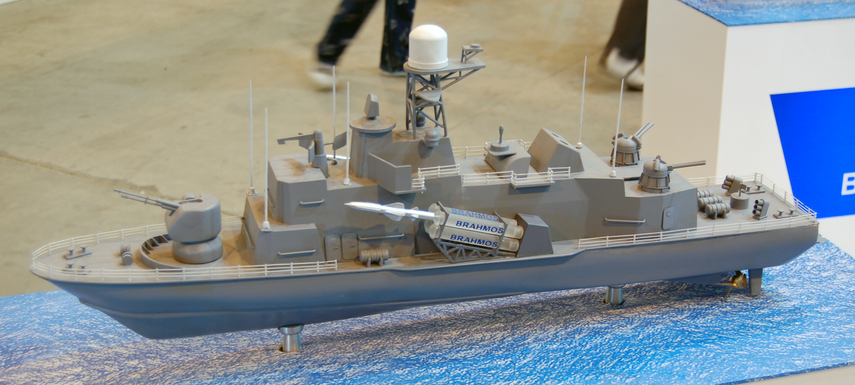 BrahMos_missile_boat_maquette_MAKS2009.jpg