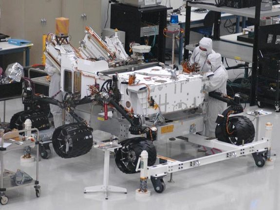 mars-rover-curiosity-new-wheels-100708-02.jpg
