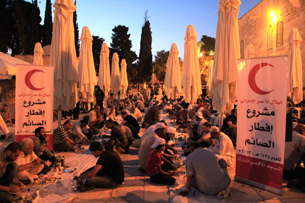 uae-red-crescent-iftar-projects-in-palestine1.jpg