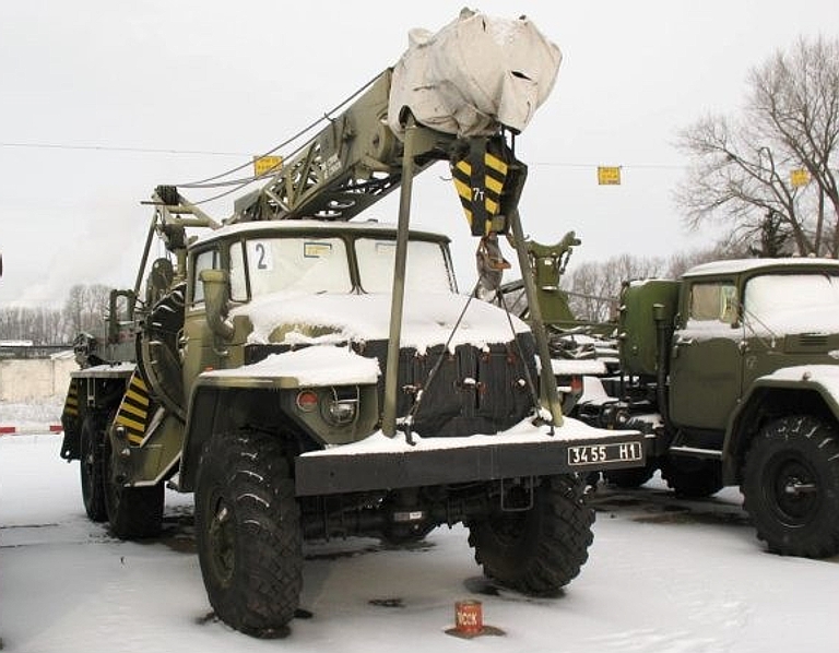 9T31M1-Missile-Loading-Crane-1S.jpg