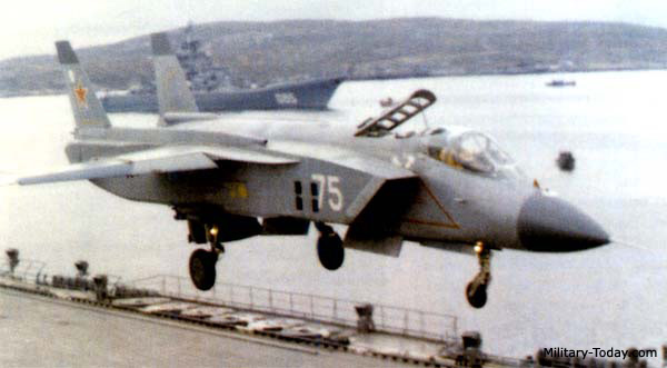 yak-141-l4.jpg