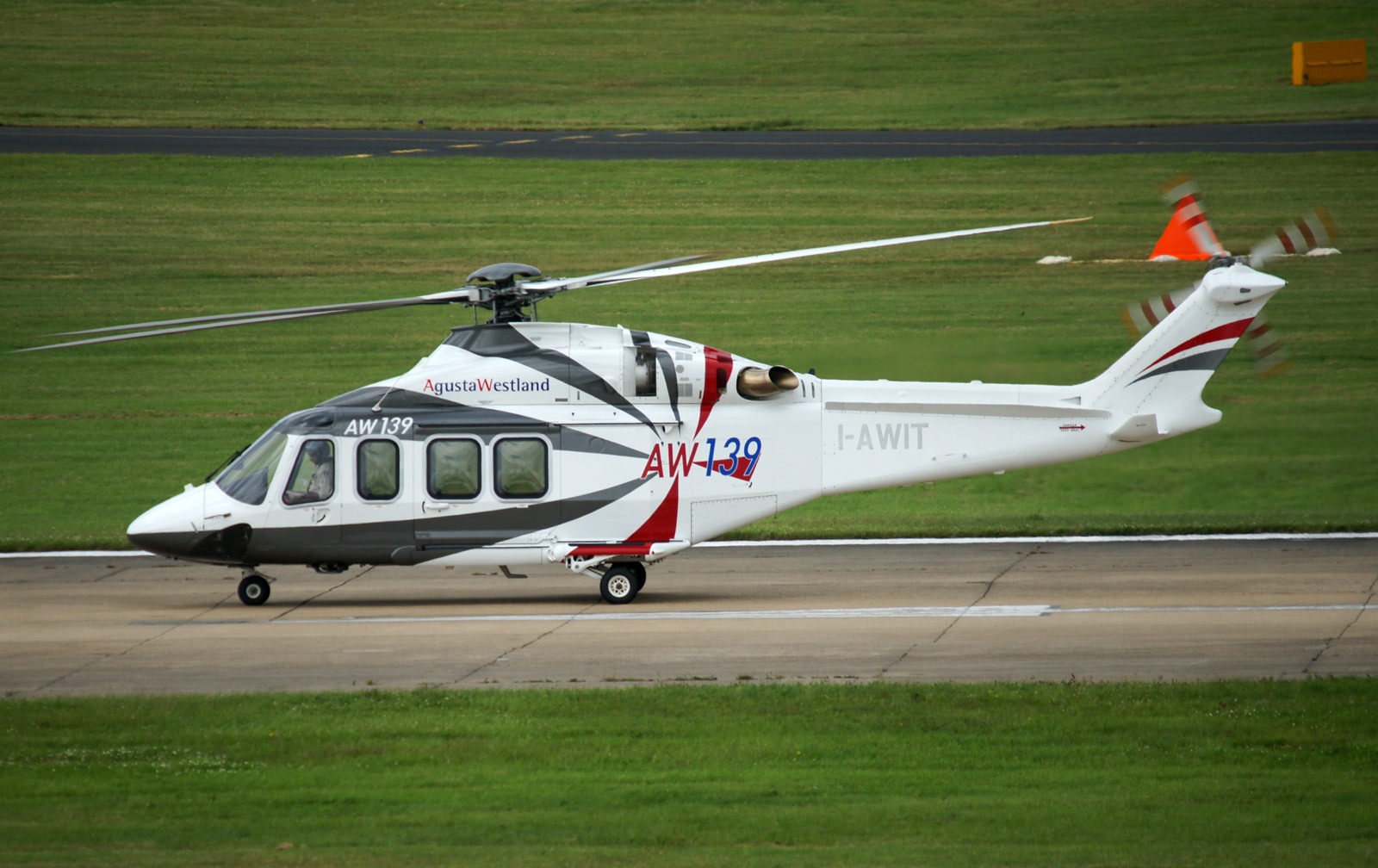 Км ч вертолет. Вертолет AGUSTAWESTLAND aw139. Вертолет Agusta aw139. Вертолет агуста Вестланд AW-139. Вертолёт AGUSTAWESTLAND aw139 2016.