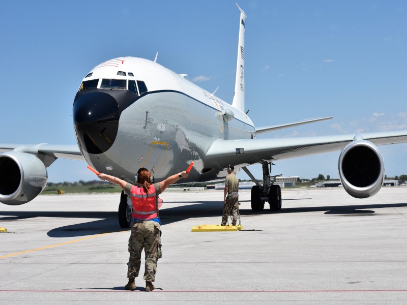 الطائرة WC-135R Constant Phoenix وهي مخصصة لرصد النشاط الإشعاعي المرتبط باستخدام الأسلحة النووية. - airforce-technology