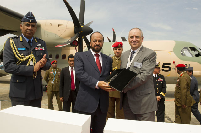 Airbus_Oman%20officials.jpg