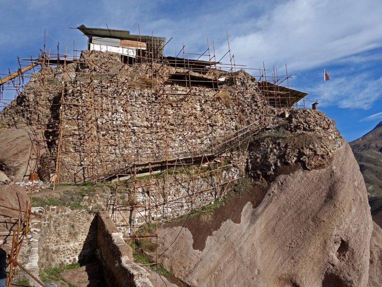 alamut-castel-768x576.jpg