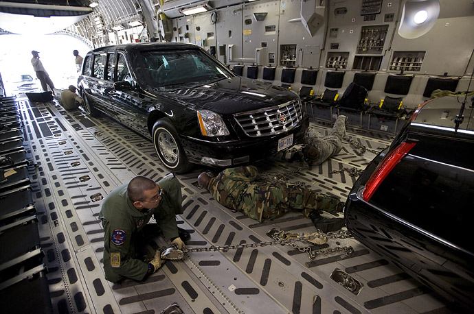 Presidential_limousine_loaded_in_aircraft.jpg