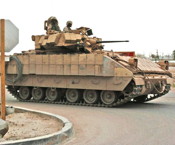 723px-M2_Bradley.jpg