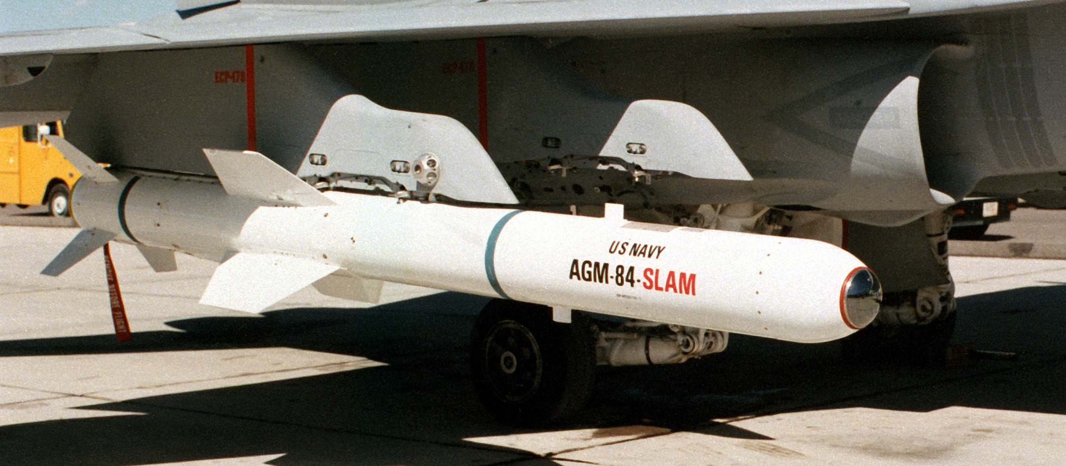 AGM-84_Harpoon_%28SLAM%29_%28recortada%29.jpg