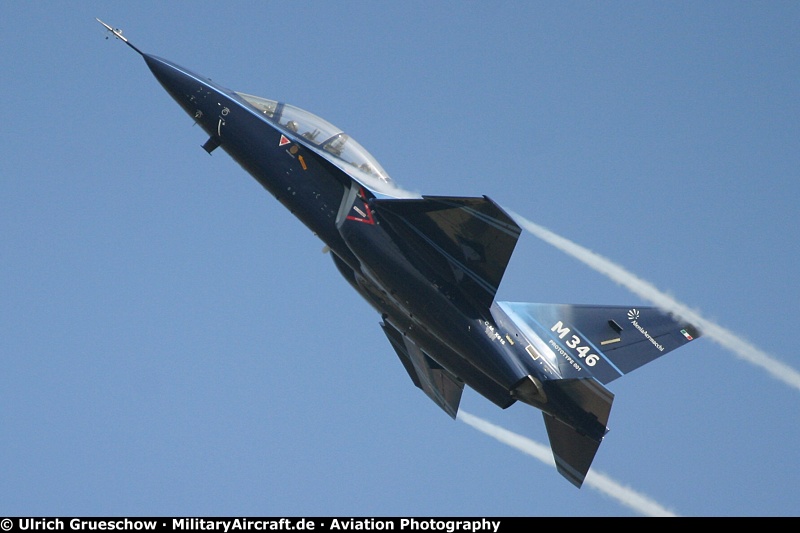 Aermacchi-M346_RIAT2006_005_800.jpg