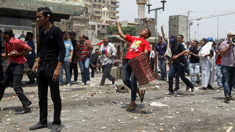 120502213858_egyptian_anti-military_protesters_throw_stones_during_clashes__976x549_afp_nocredit.jpg