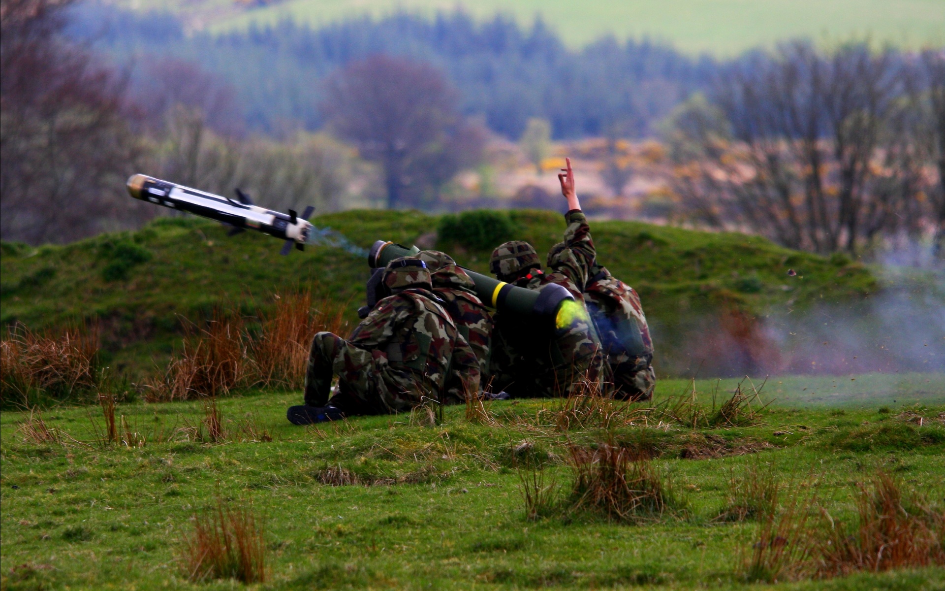 army_soldier_launch_missile-1920x1200.jpg