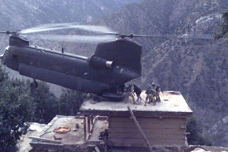 AIR_CH-47_Afghanistan_Rooftop_Pickup_lg.jpg