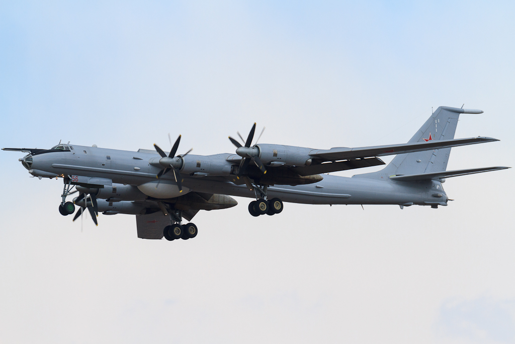 Tupolev_Tu-95_%286906568850%29.jpg