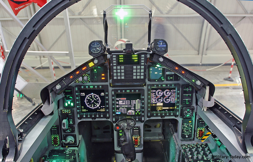 aermacchi_m346_master_l5.jpg