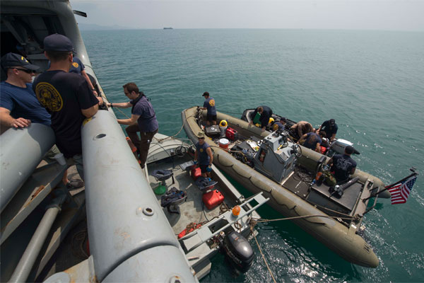 061214-navy-divers.jpg