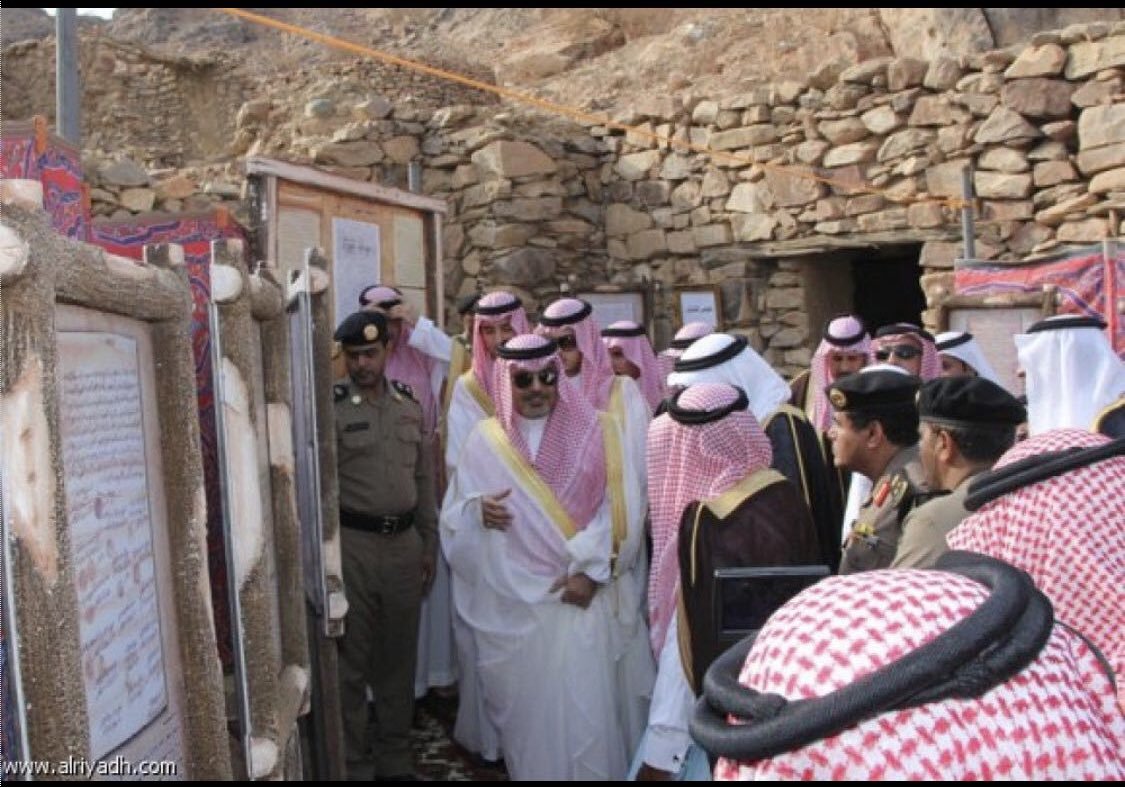 DqgcKnSW4AAjJg7.jpg