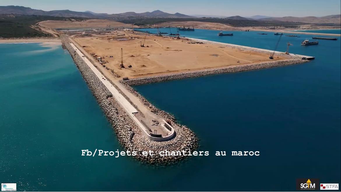 May be an image of 1 person and text that says 'Fb/Projets.et Fb/ et chantiers au maroc SGIM STFA'