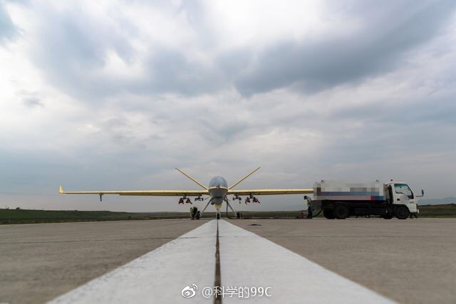 7591936egy1fw5n8rg18hj20hs0bvgmf.jpg