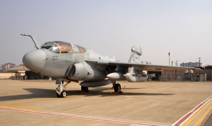 vmaq-4_prowler_japan700.jpg