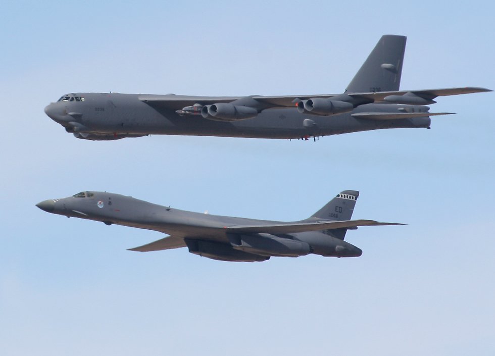 B1B52Edwards2006.jpg