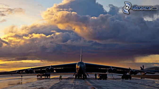 boeing-b-52-stratofortress,-clouds-174359.jpg