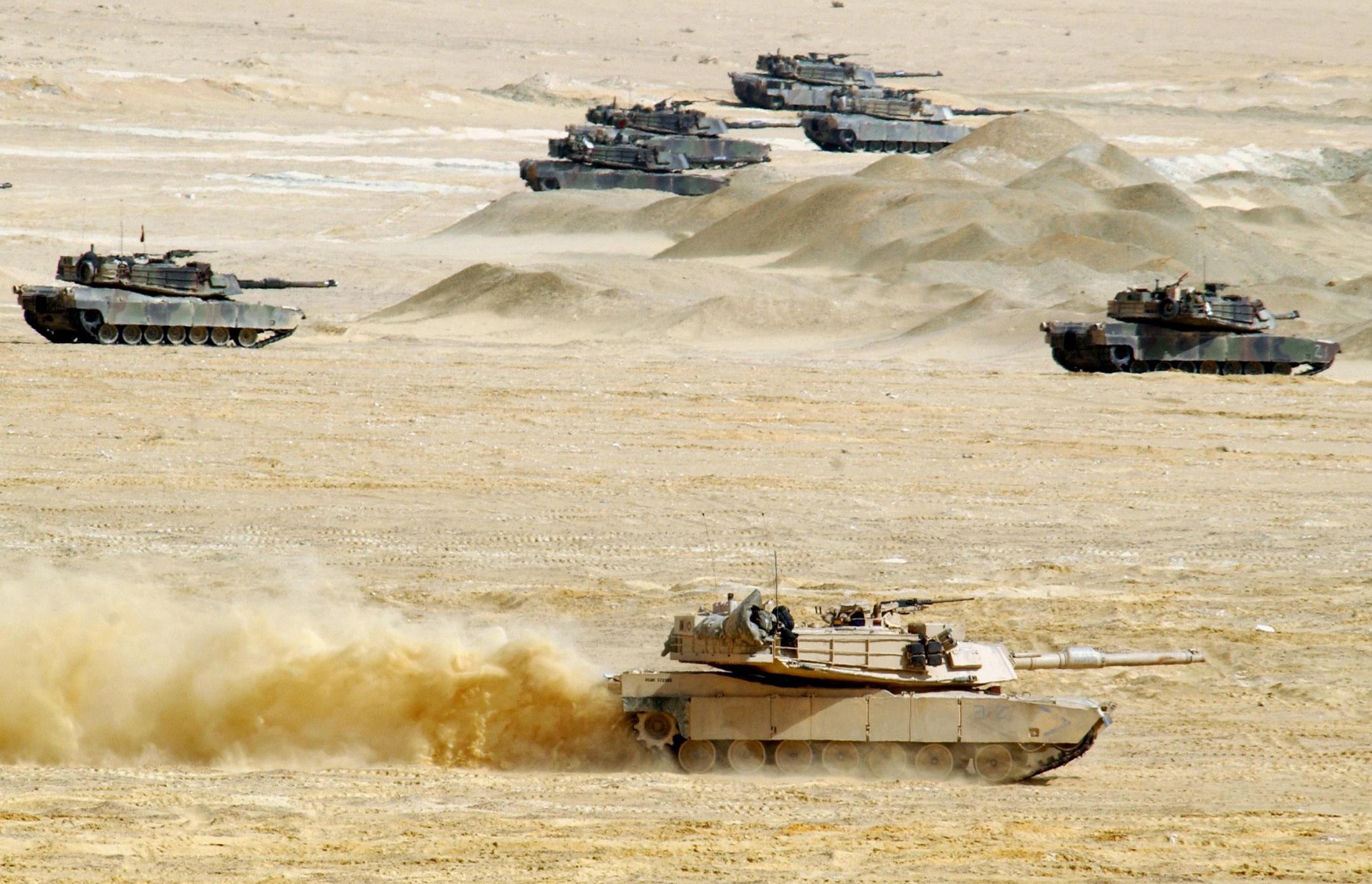 M1A1s%20from%201st%20Tank%20BN%2C%20during%20Exercise%20Bright%20Star%2001%202.JPG