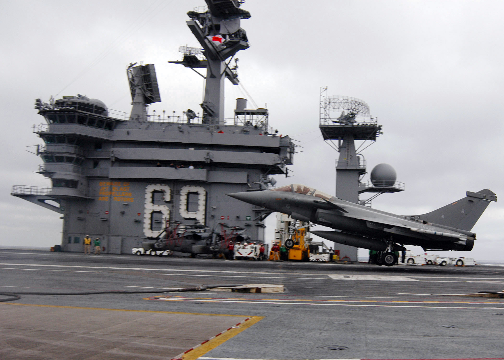 Rafale_and_CVN_69.jpg