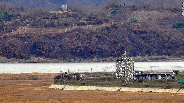 gal.n.korea.guard-post.jpg_-1_-1.jpg