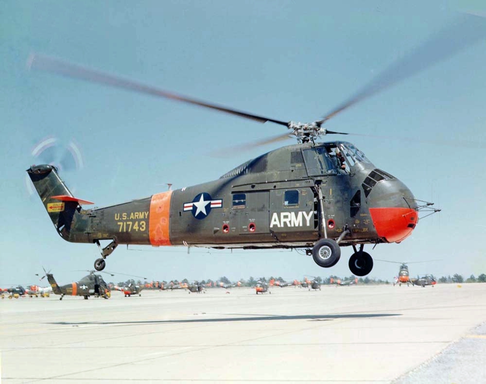 Sikorsky_S-58_landing_c.jpg