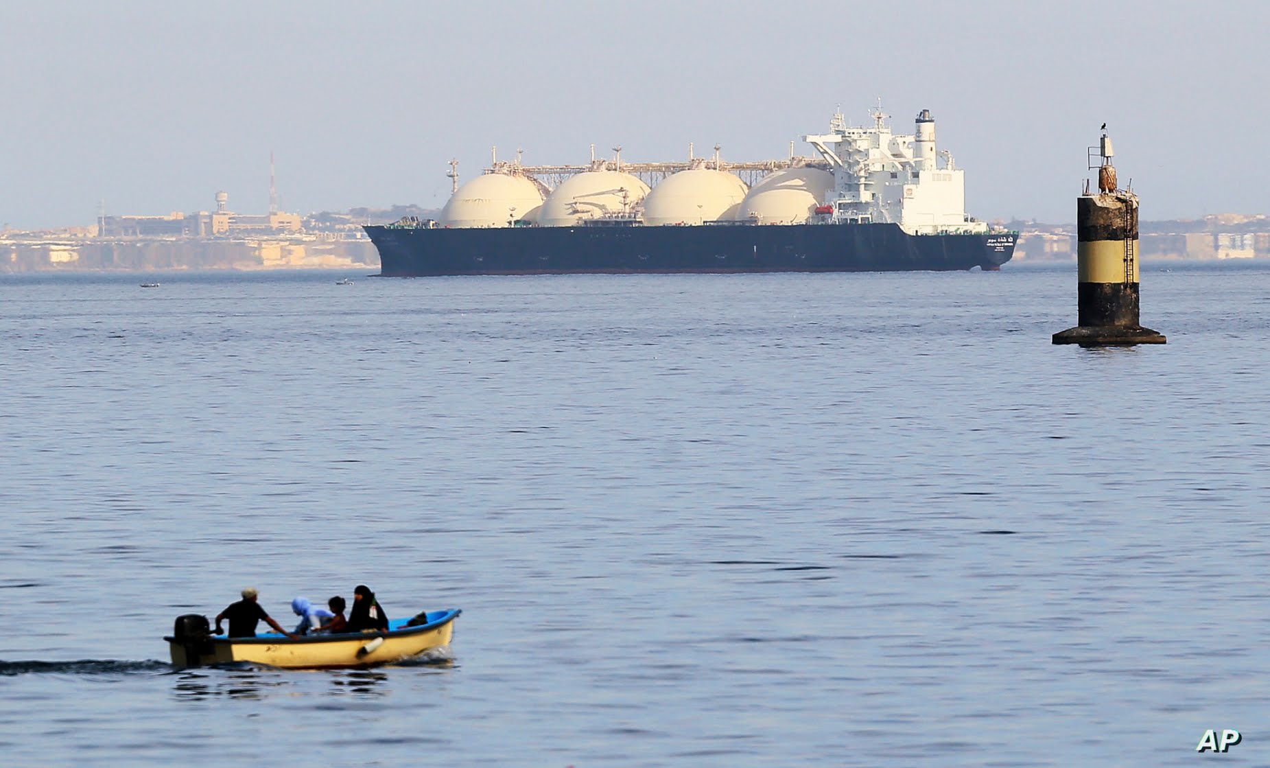 Algerian energy company Hyproc Shipping's liquefied natural gas (LNG) carrier «Lalla Fatma N'Soumer», arrives at Algiers port,…