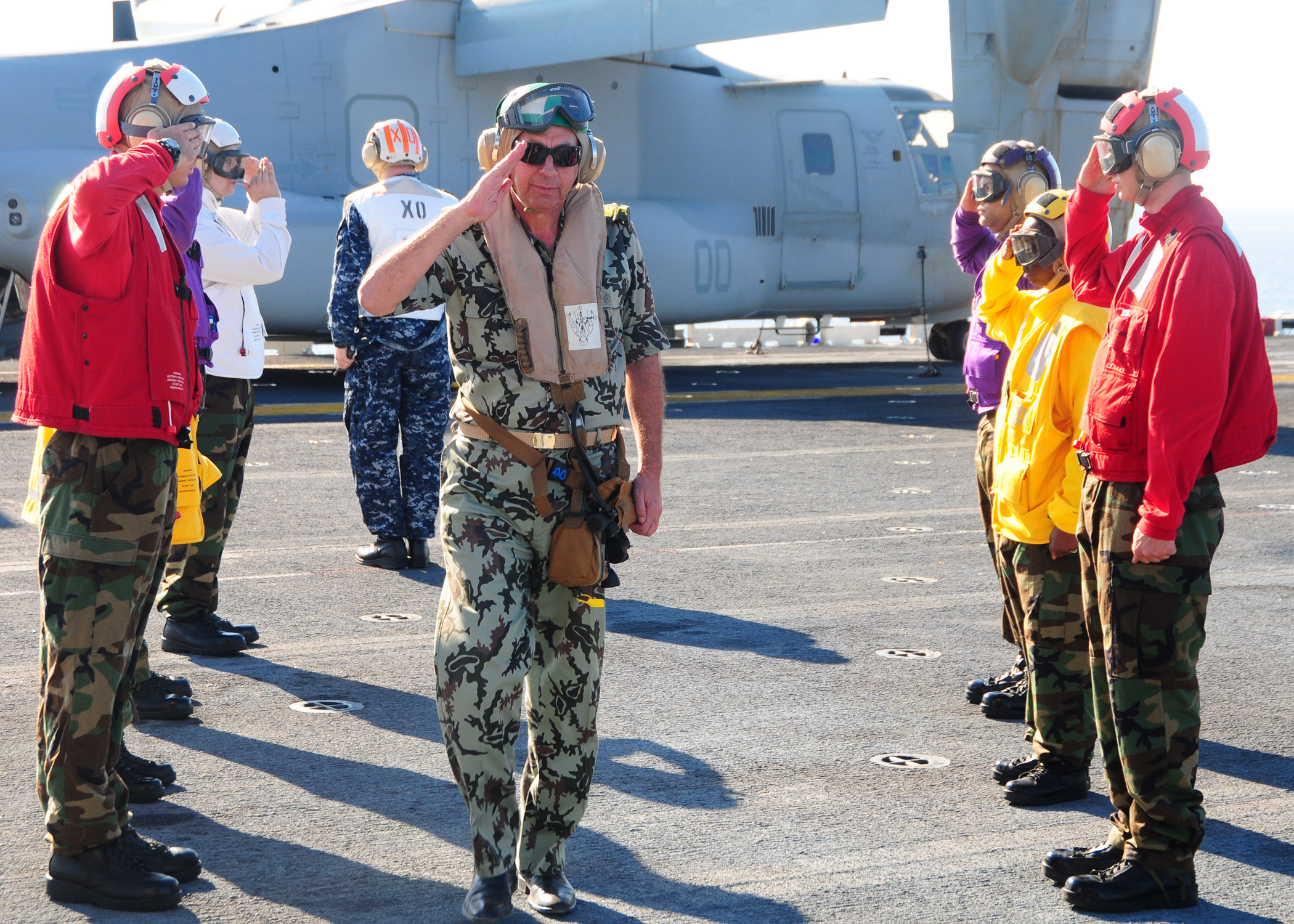 US_Navy_091011-N-3165S-039_Egyptian_armed_forces_general_officer_salutes_side_boys_from_the_multi-purpose_amphibious_assault_ship_USS_Bataan_%28LHD_5%29.jpg