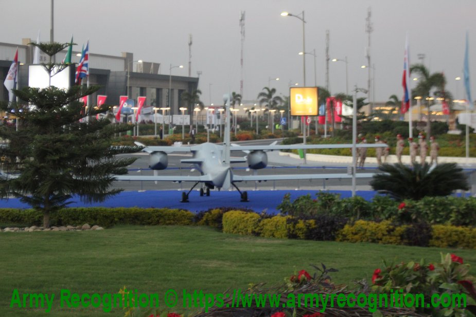 Egyptian_Armed_Forces_unveils_Yabhon_United_40_UAV.jpg