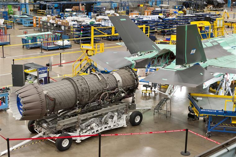 F-35-receiving-its-F135-engine.jpg