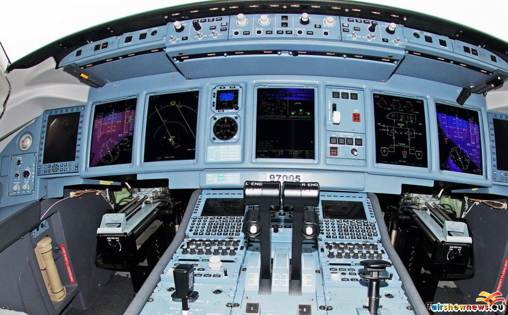 ssj100-superjet-cockpit.jpg